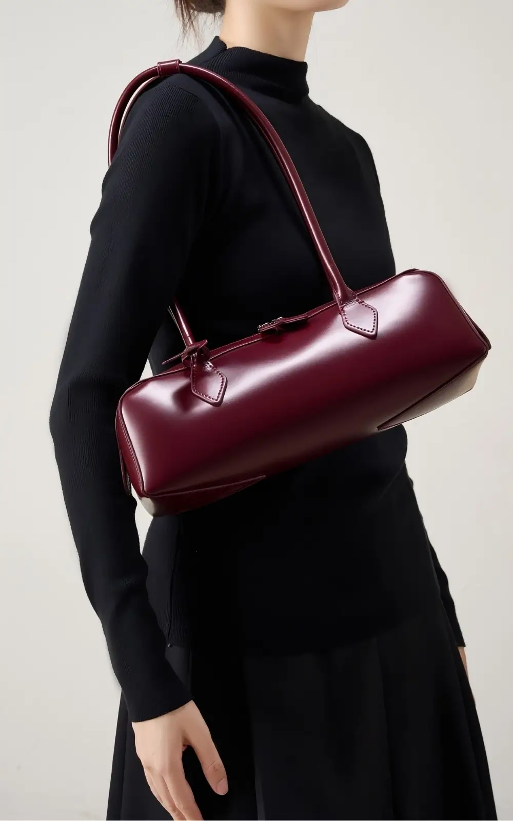 High-end leather shoulder bag for women – minimalist baguette design