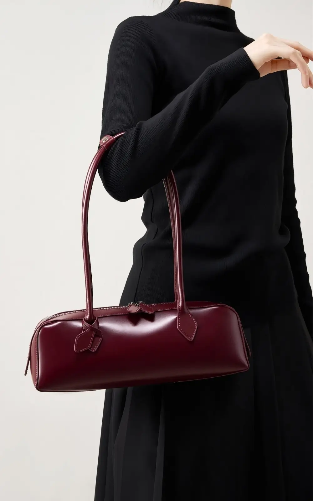 Designer baguette bag in calfskin leather – minimalist Parisian style