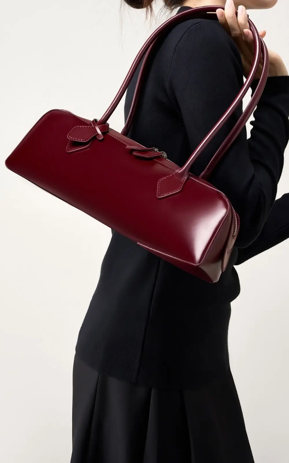 Elegant over-the-shoulder leather bag for women – timeless Hoclin design