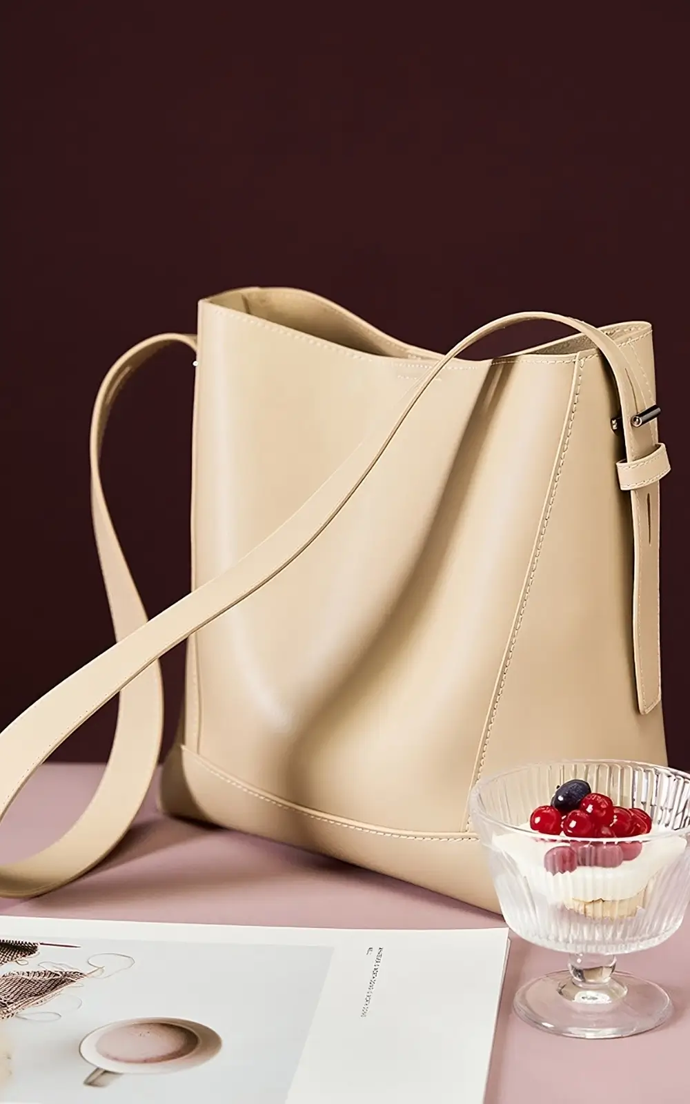 Model carrying beige Lunaro Bucket crossbody with detachable strap