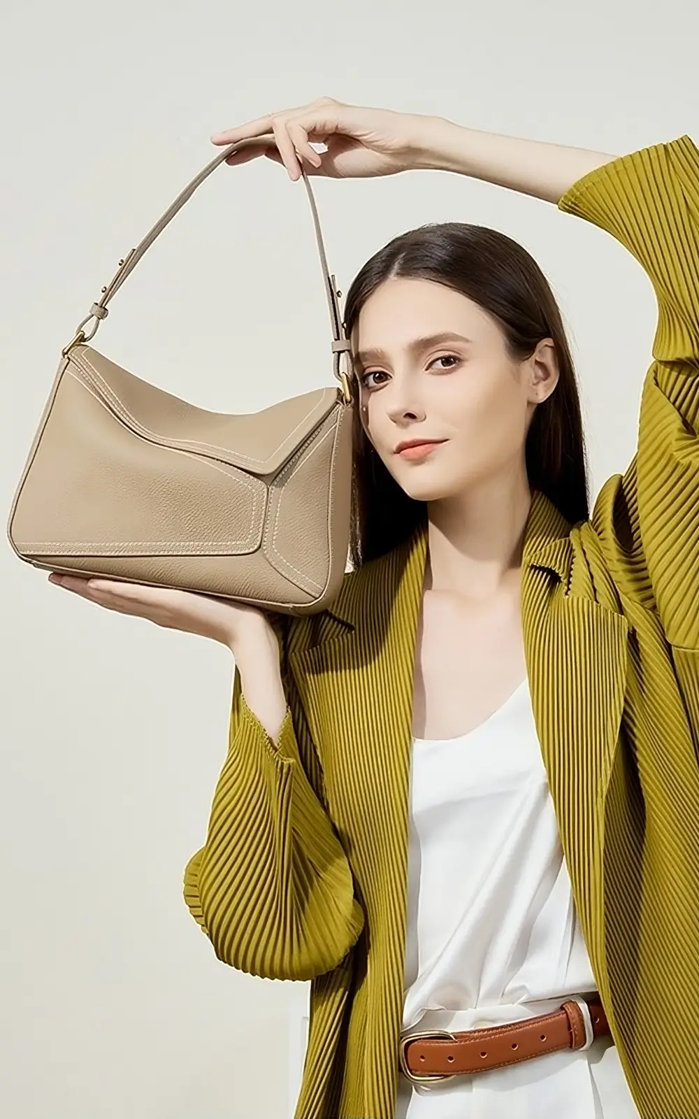 Interior of Hoclin Hobo Bag with unlined calfskin and slip pocket
