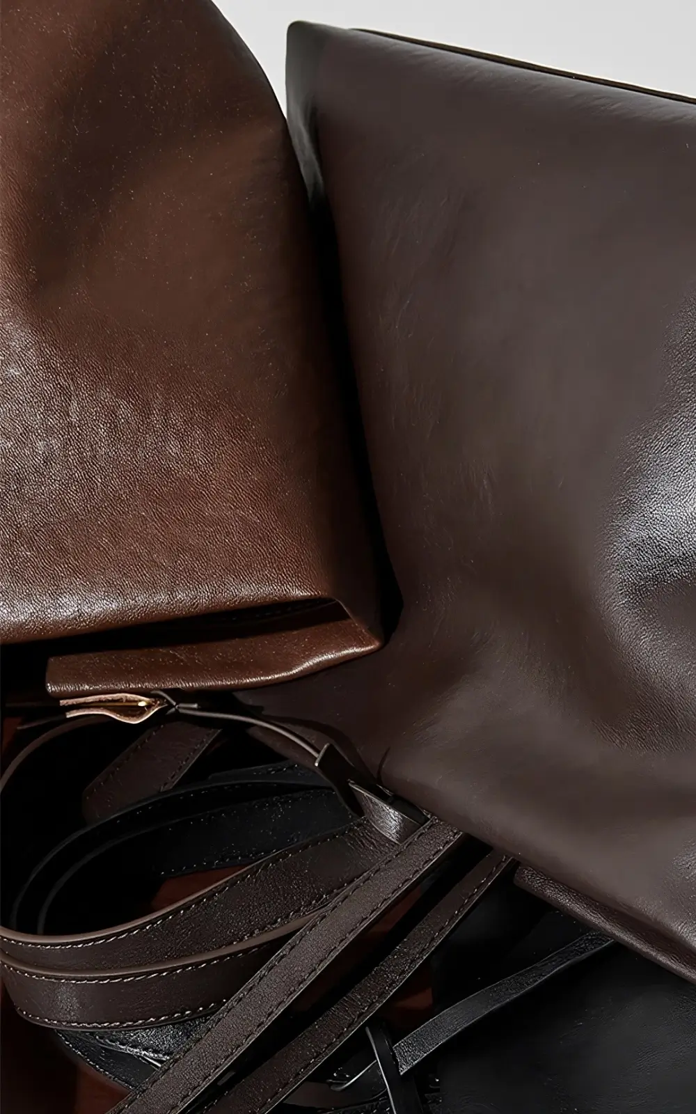 Stylish premium tote for women with magnetic closure