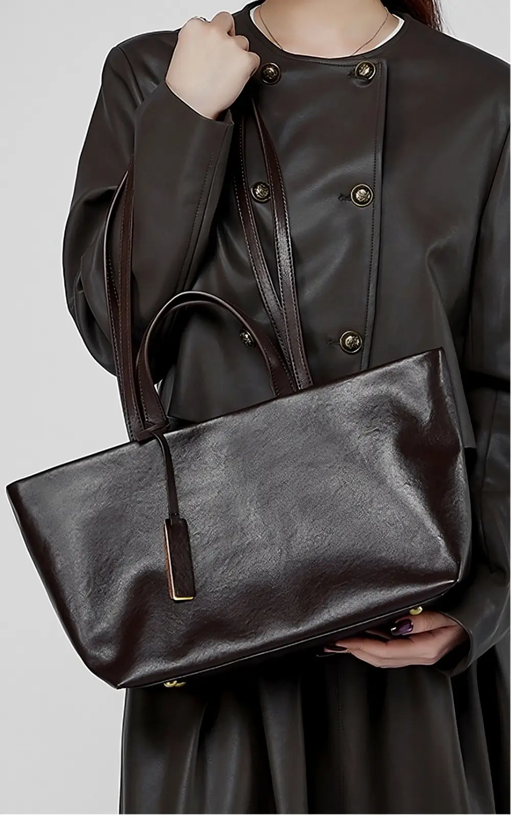 Elegant women’s leather handbag for daily wear