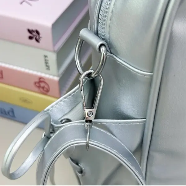 Metal Clasp and D‑Ring – Secure Attachment Metal Clasp and D‑Ring – Secure Attachment